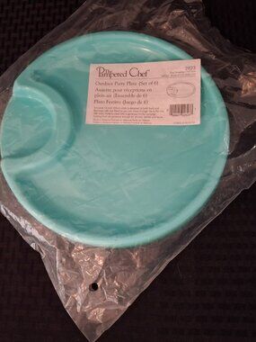 The Pampered Chef Outdoor Party Plates Set Of 6 10” Blue Green 2823 NIP Sealed